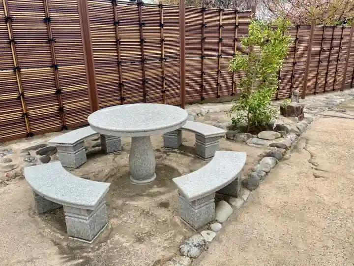 頤神襌院の{uncategorized: "未分類", other: "その他", undefined: "問題あり", building: "その他建物", grave: "お墓", sacred_gate: "鳥居", guardian: "狛犬", statue: "像", buddha: "仏像", history: "歴史", nature: "自然", garden: "庭園", animal: "動物", pagoda: "塔", temizu: "手水舎", mountain_gate: "山門・神門", sanctuary: "本殿・本堂", subordinate: "末社・摂社", art: "芸術", scenery: "景色", jizo: "地蔵", ema: "絵馬", goshuin: "御朱印", omikuji: "おみくじ", items: "授与品その他", amulet: "お守り", goshuincho: "御朱印帳", eats: "食事", festival: "お祭り", votive_dance: "神楽", shichigosan: "七五三参", wedding: "結婚式", experience: "体験その他", initially: "初詣", around: "周辺", anti_infection: "感染症対策"}