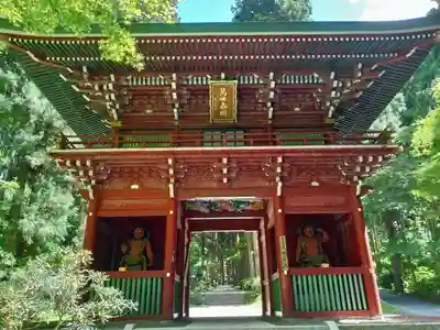 御岩神社の山門・神門