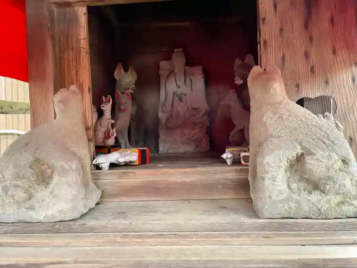 洲之崎稲荷神社の{uncategorized: "未分類", other: "その他", undefined: "問題あり", building: "その他建物", grave: "お墓", sacred_gate: "鳥居", guardian: "狛犬", statue: "像", buddha: "仏像", history: "歴史", nature: "自然", garden: "庭園", animal: "動物", pagoda: "塔", temizu: "手水舎", mountain_gate: "山門・神門", sanctuary: "本殿・本堂", subordinate: "末社・摂社", art: "芸術", scenery: "景色", jizo: "地蔵", ema: "絵馬", goshuin: "御朱印", omikuji: "おみくじ", items: "授与品その他", amulet: "お守り", goshuincho: "御朱印帳", eats: "食事", festival: "お祭り", votive_dance: "神楽", shichigosan: "七五三参", wedding: "結婚式", experience: "体験その他", initially: "初詣", around: "周辺", anti_infection: "感染症対策"}