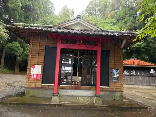 熊野神社の{uncategorized: "未分類", other: "その他", undefined: "問題あり", building: "その他建物", grave: "お墓", sacred_gate: "鳥居", guardian: "狛犬", statue: "像", buddha: "仏像", history: "歴史", nature: "自然", garden: "庭園", animal: "動物", pagoda: "塔", temizu: "手水舎", mountain_gate: "山門・神門", sanctuary: "本殿・本堂", subordinate: "末社・摂社", art: "芸術", scenery: "景色", jizo: "地蔵", ema: "絵馬", goshuin: "御朱印", omikuji: "おみくじ", items: "授与品その他", amulet: "お守り", goshuincho: "御朱印帳", eats: "食事", festival: "お祭り", votive_dance: "神楽", shichigosan: "七五三参", wedding: "結婚式", experience: "体験その他", initially: "初詣", around: "周辺", anti_infection: "感染症対策"}