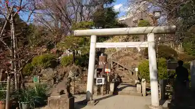 鳩森八幡神社の鳥居