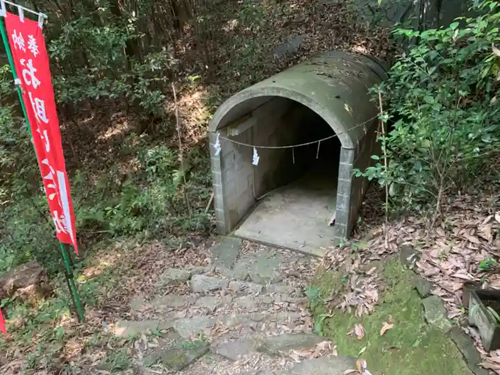 岩崎御嶽社の山門・神門