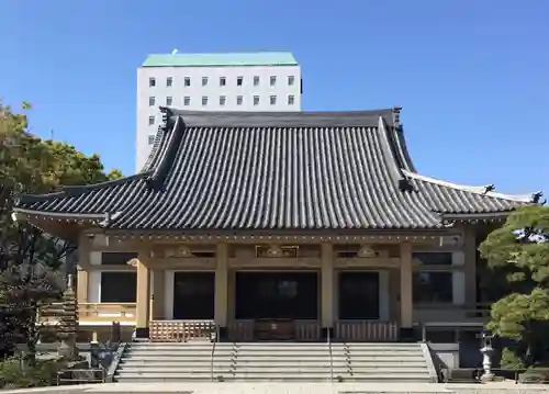 霊巌寺の本殿・本堂