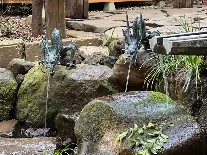 出雲大社相模分祠の手水舎