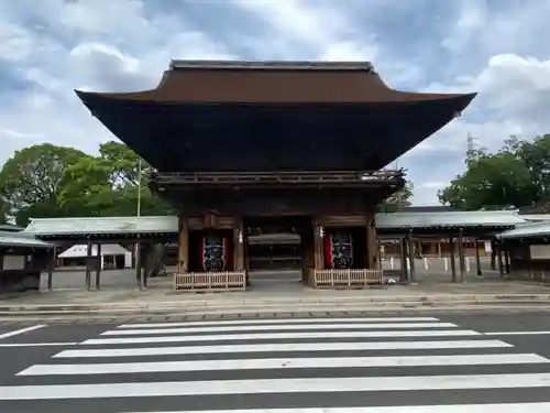 尾張大國霊神社（国府宮）の山門