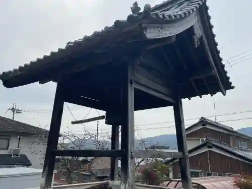 法泉寺の{uncategorized: "未分類", other: "その他", undefined: "問題あり", building: "その他建物", grave: "お墓", sacred_gate: "鳥居", guardian: "狛犬", statue: "像", buddha: "仏像", history: "歴史", nature: "自然", garden: "庭園", animal: "動物", pagoda: "塔", temizu: "手水舎", mountain_gate: "山門・神門", sanctuary: "本殿・本堂", subordinate: "末社・摂社", art: "芸術", scenery: "景色", jizo: "地蔵", ema: "絵馬", goshuin: "御朱印", omikuji: "おみくじ", items: "授与品その他", amulet: "お守り", goshuincho: "御朱印帳", eats: "食事", festival: "お祭り", votive_dance: "神楽", shichigosan: "七五三参", wedding: "結婚式", experience: "体験その他", initially: "初詣", around: "周辺", anti_infection: "感染症対策"}