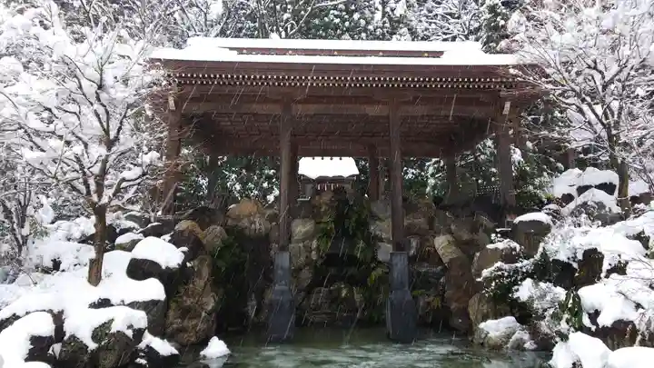 白山比咩神社の手水舎