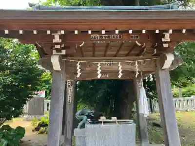 氷川神社の{uncategorized: "未分類", other: "その他", undefined: "問題あり", building: "その他建物", grave: "お墓", sacred_gate: "鳥居", guardian: "狛犬", statue: "像", buddha: "仏像", history: "歴史", nature: "自然", garden: "庭園", animal: "動物", pagoda: "塔", temizu: "手水舎", mountain_gate: "山門・神門", sanctuary: "本殿・本堂", subordinate: "末社・摂社", art: "芸術", scenery: "景色", jizo: "地蔵", ema: "絵馬", goshuin: "御朱印", omikuji: "おみくじ", items: "授与品その他", amulet: "お守り", goshuincho: "御朱印帳", eats: "食事", festival: "お祭り", votive_dance: "神楽", shichigosan: "七五三参", wedding: "結婚式", experience: "体験その他", initially: "初詣", around: "周辺", anti_infection: "感染症対策"}
