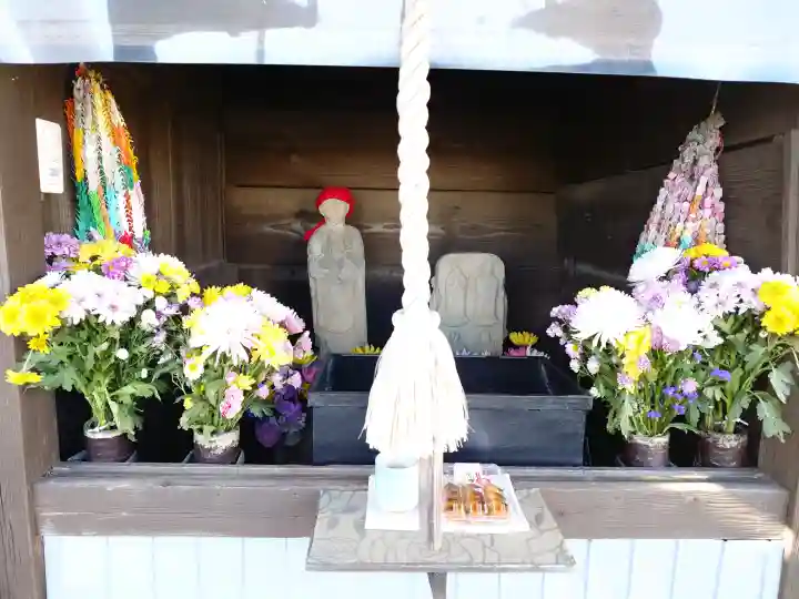 中橋地蔵尊の{uncategorized: "未分類", other: "その他", undefined: "問題あり", building: "その他建物", grave: "お墓", sacred_gate: "鳥居", guardian: "狛犬", statue: "像", buddha: "仏像", history: "歴史", nature: "自然", garden: "庭園", animal: "動物", pagoda: "塔", temizu: "手水舎", mountain_gate: "山門・神門", sanctuary: "本殿・本堂", subordinate: "末社・摂社", art: "芸術", scenery: "景色", jizo: "地蔵", ema: "絵馬", goshuin: "御朱印", omikuji: "おみくじ", items: "授与品その他", amulet: "お守り", goshuincho: "御朱印帳", eats: "食事", festival: "お祭り", votive_dance: "神楽", shichigosan: "七五三参", wedding: "結婚式", experience: "体験その他", initially: "初詣", around: "周辺", anti_infection: "感染症対策"}