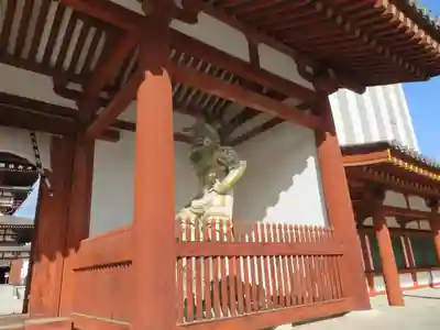 薬師寺の山門・神門
