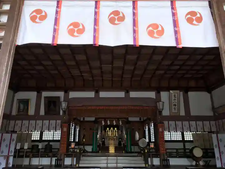 亀山八幡宮の本殿・本堂