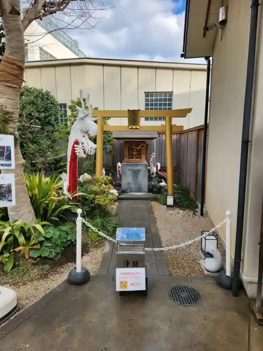 蛇窪神社の{uncategorized: "未分類", other: "その他", undefined: "問題あり", building: "その他建物", grave: "お墓", sacred_gate: "鳥居", guardian: "狛犬", statue: "像", buddha: "仏像", history: "歴史", nature: "自然", garden: "庭園", animal: "動物", pagoda: "塔", temizu: "手水舎", mountain_gate: "山門・神門", sanctuary: "本殿・本堂", subordinate: "末社・摂社", art: "芸術", scenery: "景色", jizo: "地蔵", ema: "絵馬", goshuin: "御朱印", omikuji: "おみくじ", items: "授与品その他", amulet: "お守り", goshuincho: "御朱印帳", eats: "食事", festival: "お祭り", votive_dance: "神楽", shichigosan: "七五三参", wedding: "結婚式", experience: "体験その他", initially: "初詣", around: "周辺", anti_infection: "感染症対策"}