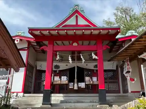 差出磯大嶽山神社 仕事と健康と厄よけの神さまの本殿・本堂