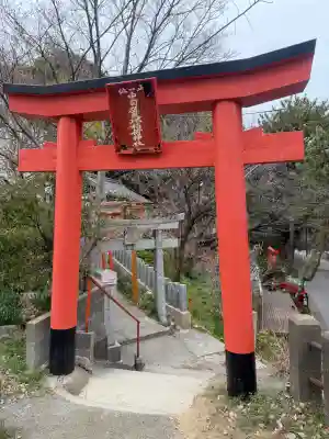 中司孫太郎稲荷神社の{uncategorized: "未分類", other: "その他", undefined: "問題あり", building: "その他建物", grave: "お墓", sacred_gate: "鳥居", guardian: "狛犬", statue: "像", buddha: "仏像", history: "歴史", nature: "自然", garden: "庭園", animal: "動物", pagoda: "塔", temizu: "手水舎", mountain_gate: "山門・神門", sanctuary: "本殿・本堂", subordinate: "末社・摂社", art: "芸術", scenery: "景色", jizo: "地蔵", ema: "絵馬", goshuin: "御朱印", omikuji: "おみくじ", items: "授与品その他", amulet: "お守り", goshuincho: "御朱印帳", eats: "食事", festival: "お祭り", votive_dance: "神楽", shichigosan: "七五三参", wedding: "結婚式", experience: "体験その他", initially: "初詣", around: "周辺", anti_infection: "感染症対策"}