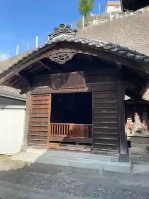 良長院の{uncategorized: "未分類", other: "その他", undefined: "問題あり", building: "その他建物", grave: "お墓", sacred_gate: "鳥居", guardian: "狛犬", statue: "像", buddha: "仏像", history: "歴史", nature: "自然", garden: "庭園", animal: "動物", pagoda: "塔", temizu: "手水舎", mountain_gate: "山門・神門", sanctuary: "本殿・本堂", subordinate: "末社・摂社", art: "芸術", scenery: "景色", jizo: "地蔵", ema: "絵馬", goshuin: "御朱印", omikuji: "おみくじ", items: "授与品その他", amulet: "お守り", goshuincho: "御朱印帳", eats: "食事", festival: "お祭り", votive_dance: "神楽", shichigosan: "七五三参", wedding: "結婚式", experience: "体験その他", initially: "初詣", around: "周辺", anti_infection: "感染症対策"}