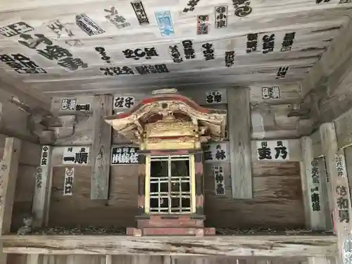 長命寺の本殿