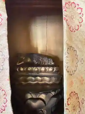 西徳寺の{uncategorized: "未分類", other: "その他", undefined: "問題あり", building: "その他建物", grave: "お墓", sacred_gate: "鳥居", guardian: "狛犬", statue: "像", buddha: "仏像", history: "歴史", nature: "自然", garden: "庭園", animal: "動物", pagoda: "塔", temizu: "手水舎", mountain_gate: "山門・神門", sanctuary: "本殿・本堂", subordinate: "末社・摂社", art: "芸術", scenery: "景色", jizo: "地蔵", ema: "絵馬", goshuin: "御朱印", omikuji: "おみくじ", items: "授与品その他", amulet: "お守り", goshuincho: "御朱印帳", eats: "食事", festival: "お祭り", votive_dance: "神楽", shichigosan: "七五三参", wedding: "結婚式", experience: "体験その他", initially: "初詣", around: "周辺", anti_infection: "感染症対策"}