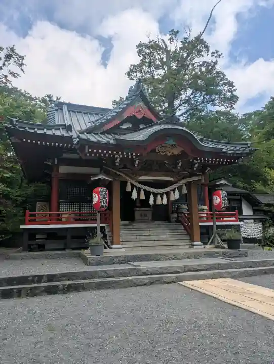 山中諏訪神社(山梨県)