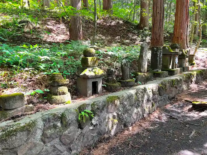 戸隠神社宝光社の末社・摂社
