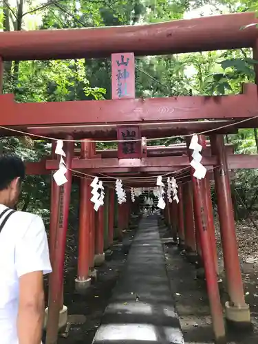 新屋山神社の鳥居