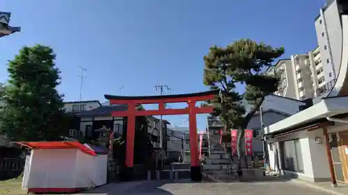 伏見稲荷大社御旅所の鳥居