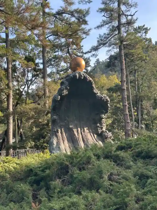 出雲大社の{uncategorized: "未分類", other: "その他", undefined: "問題あり", building: "その他建物", grave: "お墓", sacred_gate: "鳥居", guardian: "狛犬", statue: "像", buddha: "仏像", history: "歴史", nature: "自然", garden: "庭園", animal: "動物", pagoda: "塔", temizu: "手水舎", mountain_gate: "山門・神門", sanctuary: "本殿・本堂", subordinate: "末社・摂社", art: "芸術", scenery: "景色", jizo: "地蔵", ema: "絵馬", goshuin: "御朱印", omikuji: "おみくじ", items: "授与品その他", amulet: "お守り", goshuincho: "御朱印帳", eats: "食事", festival: "お祭り", votive_dance: "神楽", shichigosan: "七五三参", wedding: "結婚式", experience: "体験その他", initially: "初詣", around: "周辺", anti_infection: "感染症対策"}