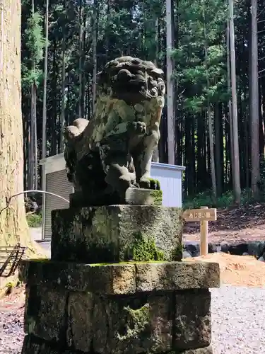 根道神社の狛犬