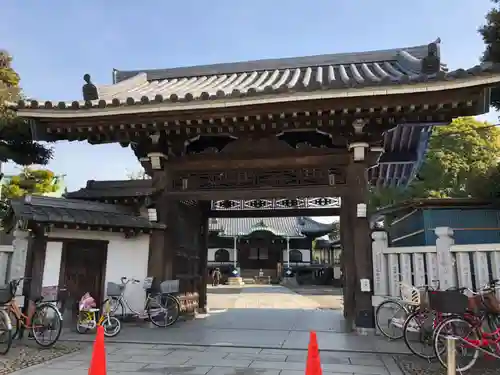 題経寺（柴又帝釈天）の山門