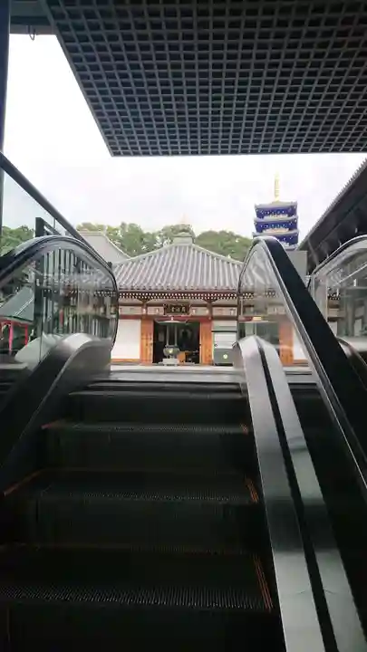 中山寺の本殿・本堂