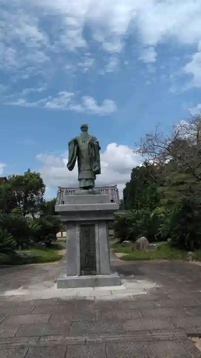 蓮華院誕生寺 本院の像