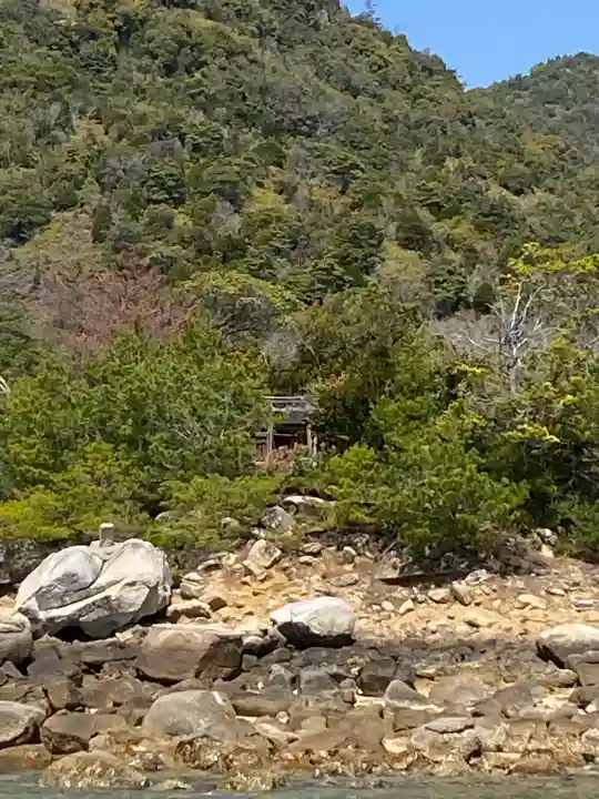 厳島神社の{uncategorized: "未分類", other: "その他", undefined: "問題あり", building: "その他建物", grave: "お墓", sacred_gate: "鳥居", guardian: "狛犬", statue: "像", buddha: "仏像", history: "歴史", nature: "自然", garden: "庭園", animal: "動物", pagoda: "塔", temizu: "手水舎", mountain_gate: "山門・神門", sanctuary: "本殿・本堂", subordinate: "末社・摂社", art: "芸術", scenery: "景色", jizo: "地蔵", ema: "絵馬", goshuin: "御朱印", omikuji: "おみくじ", items: "授与品その他", amulet: "お守り", goshuincho: "御朱印帳", eats: "食事", festival: "お祭り", votive_dance: "神楽", shichigosan: "七五三参", wedding: "結婚式", experience: "体験その他", initially: "初詣", around: "周辺", anti_infection: "感染症対策"}