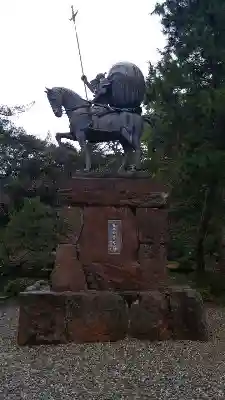 尾山神社の像