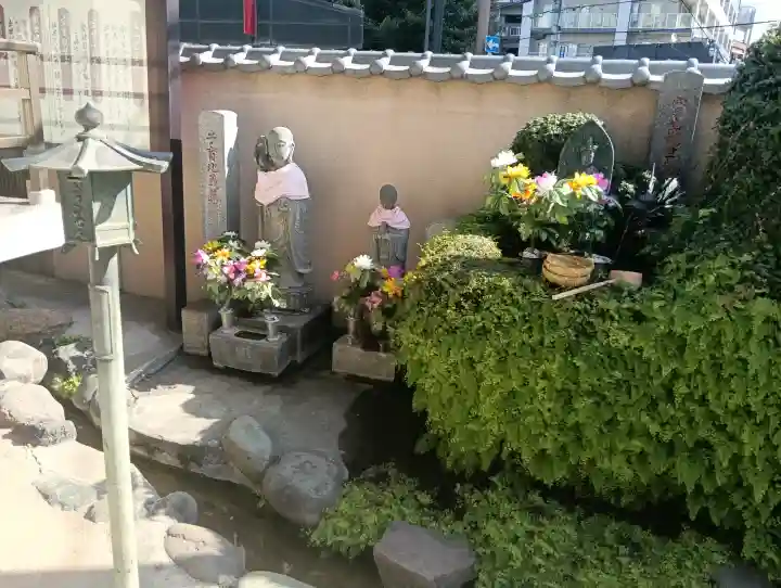 神楽坂安養寺の{uncategorized: "未分類", other: "その他", undefined: "問題あり", building: "その他建物", grave: "お墓", sacred_gate: "鳥居", guardian: "狛犬", statue: "像", buddha: "仏像", history: "歴史", nature: "自然", garden: "庭園", animal: "動物", pagoda: "塔", temizu: "手水舎", mountain_gate: "山門・神門", sanctuary: "本殿・本堂", subordinate: "末社・摂社", art: "芸術", scenery: "景色", jizo: "地蔵", ema: "絵馬", goshuin: "御朱印", omikuji: "おみくじ", items: "授与品その他", amulet: "お守り", goshuincho: "御朱印帳", eats: "食事", festival: "お祭り", votive_dance: "神楽", shichigosan: "七五三参", wedding: "結婚式", experience: "体験その他", initially: "初詣", around: "周辺", anti_infection: "感染症対策"}