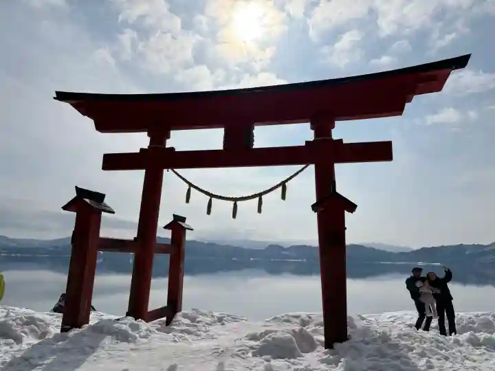 御座石神社の{uncategorized: "未分類", other: "その他", undefined: "問題あり", building: "その他建物", grave: "お墓", sacred_gate: "鳥居", guardian: "狛犬", statue: "像", buddha: "仏像", history: "歴史", nature: "自然", garden: "庭園", animal: "動物", pagoda: "塔", temizu: "手水舎", mountain_gate: "山門・神門", sanctuary: "本殿・本堂", subordinate: "末社・摂社", art: "芸術", scenery: "景色", jizo: "地蔵", ema: "絵馬", goshuin: "御朱印", omikuji: "おみくじ", items: "授与品その他", amulet: "お守り", goshuincho: "御朱印帳", eats: "食事", festival: "お祭り", votive_dance: "神楽", shichigosan: "七五三参", wedding: "結婚式", experience: "体験その他", initially: "初詣", around: "周辺", anti_infection: "感染症対策"}