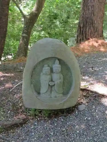 千歳神社の像