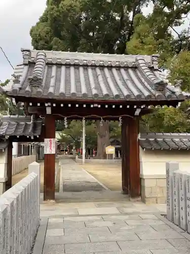 阿麻美許曽神社の山門