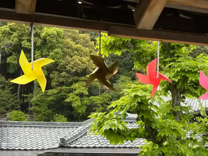 西教寺の{uncategorized: "未分類", other: "その他", undefined: "問題あり", building: "その他建物", grave: "お墓", sacred_gate: "鳥居", guardian: "狛犬", statue: "像", buddha: "仏像", history: "歴史", nature: "自然", garden: "庭園", animal: "動物", pagoda: "塔", temizu: "手水舎", mountain_gate: "山門・神門", sanctuary: "本殿・本堂", subordinate: "末社・摂社", art: "芸術", scenery: "景色", jizo: "地蔵", ema: "絵馬", goshuin: "御朱印", omikuji: "おみくじ", items: "授与品その他", amulet: "お守り", goshuincho: "御朱印帳", eats: "食事", festival: "お祭り", votive_dance: "神楽", shichigosan: "七五三参", wedding: "結婚式", experience: "体験その他", initially: "初詣", around: "周辺", anti_infection: "感染症対策"}