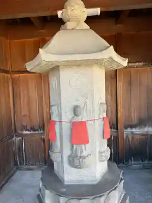 笠覆寺 (笠寺観音)の{uncategorized: "未分類", other: "その他", undefined: "問題あり", building: "その他建物", grave: "お墓", sacred_gate: "鳥居", guardian: "狛犬", statue: "像", buddha: "仏像", history: "歴史", nature: "自然", garden: "庭園", animal: "動物", pagoda: "塔", temizu: "手水舎", mountain_gate: "山門・神門", sanctuary: "本殿・本堂", subordinate: "末社・摂社", art: "芸術", scenery: "景色", jizo: "地蔵", ema: "絵馬", goshuin: "御朱印", omikuji: "おみくじ", items: "授与品その他", amulet: "お守り", goshuincho: "御朱印帳", eats: "食事", festival: "お祭り", votive_dance: "神楽", shichigosan: "七五三参", wedding: "結婚式", experience: "体験その他", initially: "初詣", around: "周辺", anti_infection: "感染症対策"}