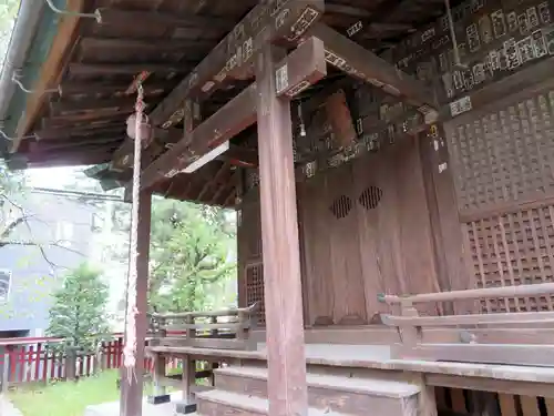 六塚稲荷神社の本殿