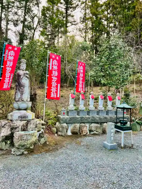 法泉寺の{uncategorized: "未分類", other: "その他", undefined: "問題あり", building: "その他建物", grave: "お墓", sacred_gate: "鳥居", guardian: "狛犬", statue: "像", buddha: "仏像", history: "歴史", nature: "自然", garden: "庭園", animal: "動物", pagoda: "塔", temizu: "手水舎", mountain_gate: "山門・神門", sanctuary: "本殿・本堂", subordinate: "末社・摂社", art: "芸術", scenery: "景色", jizo: "地蔵", ema: "絵馬", goshuin: "御朱印", omikuji: "おみくじ", items: "授与品その他", amulet: "お守り", goshuincho: "御朱印帳", eats: "食事", festival: "お祭り", votive_dance: "神楽", shichigosan: "七五三参", wedding: "結婚式", experience: "体験その他", initially: "初詣", around: "周辺", anti_infection: "感染症対策"}