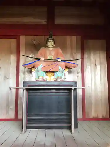 出羽神社(出羽三山神社)～三神合祭殿～の像