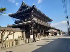 高田本山専修寺の山門