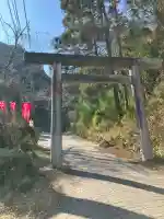 窟神社の{uncategorized: "未分類", other: "その他", undefined: "問題あり", building: "その他建物", grave: "お墓", sacred_gate: "鳥居", guardian: "狛犬", statue: "像", buddha: "仏像", history: "歴史", nature: "自然", garden: "庭園", animal: "動物", pagoda: "塔", temizu: "手水舎", mountain_gate: "山門・神門", sanctuary: "本殿・本堂", subordinate: "末社・摂社", art: "芸術", scenery: "景色", jizo: "地蔵", ema: "絵馬", goshuin: "御朱印", omikuji: "おみくじ", items: "授与品その他", amulet: "お守り", goshuincho: "御朱印帳", eats: "食事", festival: "お祭り", votive_dance: "神楽", shichigosan: "七五三参", wedding: "結婚式", experience: "体験その他", initially: "初詣", around: "周辺", anti_infection: "感染症対策"}