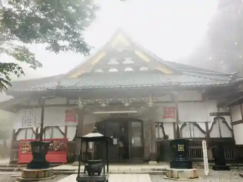 久遠寺の本殿