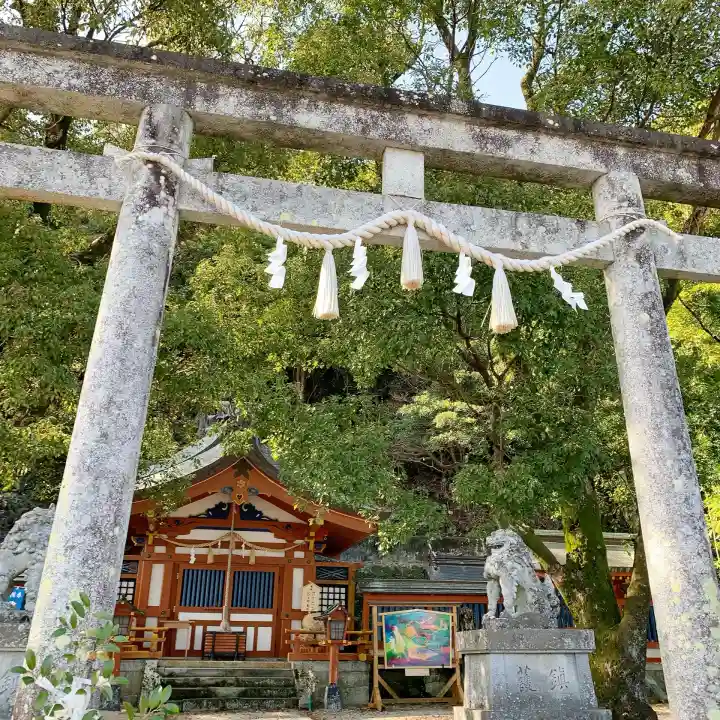 飛鳥神社の{uncategorized: "未分類", other: "その他", undefined: "問題あり", building: "その他建物", grave: "お墓", sacred_gate: "鳥居", guardian: "狛犬", statue: "像", buddha: "仏像", history: "歴史", nature: "自然", garden: "庭園", animal: "動物", pagoda: "塔", temizu: "手水舎", mountain_gate: "山門・神門", sanctuary: "本殿・本堂", subordinate: "末社・摂社", art: "芸術", scenery: "景色", jizo: "地蔵", ema: "絵馬", goshuin: "御朱印", omikuji: "おみくじ", items: "授与品その他", amulet: "お守り", goshuincho: "御朱印帳", eats: "食事", festival: "お祭り", votive_dance: "神楽", shichigosan: "七五三参", wedding: "結婚式", experience: "体験その他", initially: "初詣", around: "周辺", anti_infection: "感染症対策"}