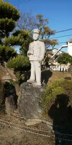 青塚社の像