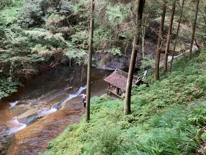 龍鎮神社の{uncategorized: "未分類", other: "その他", undefined: "問題あり", building: "その他建物", grave: "お墓", sacred_gate: "鳥居", guardian: "狛犬", statue: "像", buddha: "仏像", history: "歴史", nature: "自然", garden: "庭園", animal: "動物", pagoda: "塔", temizu: "手水舎", mountain_gate: "山門・神門", sanctuary: "本殿・本堂", subordinate: "末社・摂社", art: "芸術", scenery: "景色", jizo: "地蔵", ema: "絵馬", goshuin: "御朱印", omikuji: "おみくじ", items: "授与品その他", amulet: "お守り", goshuincho: "御朱印帳", eats: "食事", festival: "お祭り", votive_dance: "神楽", shichigosan: "七五三参", wedding: "結婚式", experience: "体験その他", initially: "初詣", around: "周辺", anti_infection: "感染症対策"}