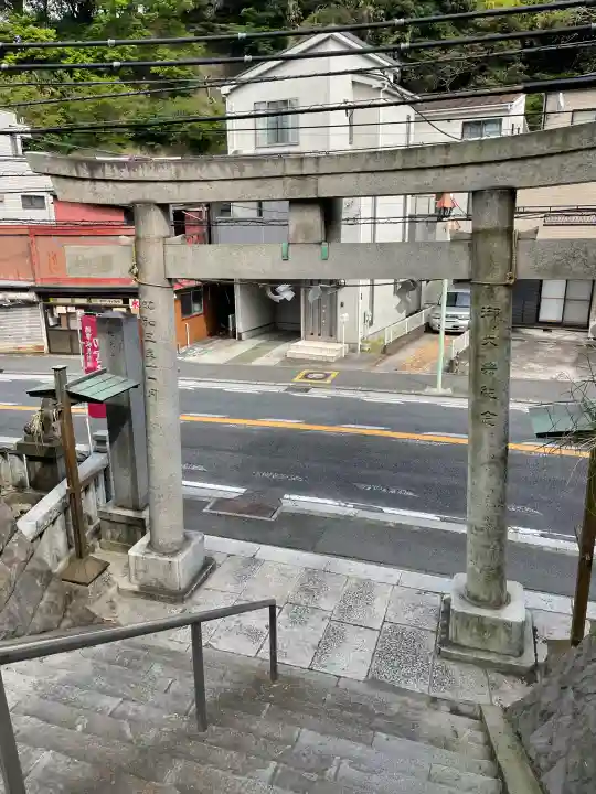 子之神社の{uncategorized: "未分類", other: "その他", undefined: "問題あり", building: "その他建物", grave: "お墓", sacred_gate: "鳥居", guardian: "狛犬", statue: "像", buddha: "仏像", history: "歴史", nature: "自然", garden: "庭園", animal: "動物", pagoda: "塔", temizu: "手水舎", mountain_gate: "山門・神門", sanctuary: "本殿・本堂", subordinate: "末社・摂社", art: "芸術", scenery: "景色", jizo: "地蔵", ema: "絵馬", goshuin: "御朱印", omikuji: "おみくじ", items: "授与品その他", amulet: "お守り", goshuincho: "御朱印帳", eats: "食事", festival: "お祭り", votive_dance: "神楽", shichigosan: "七五三参", wedding: "結婚式", experience: "体験その他", initially: "初詣", around: "周辺", anti_infection: "感染症対策"}