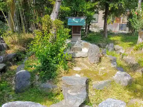 県明神社の末社