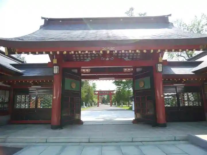 北海道護國神社の山門・神門